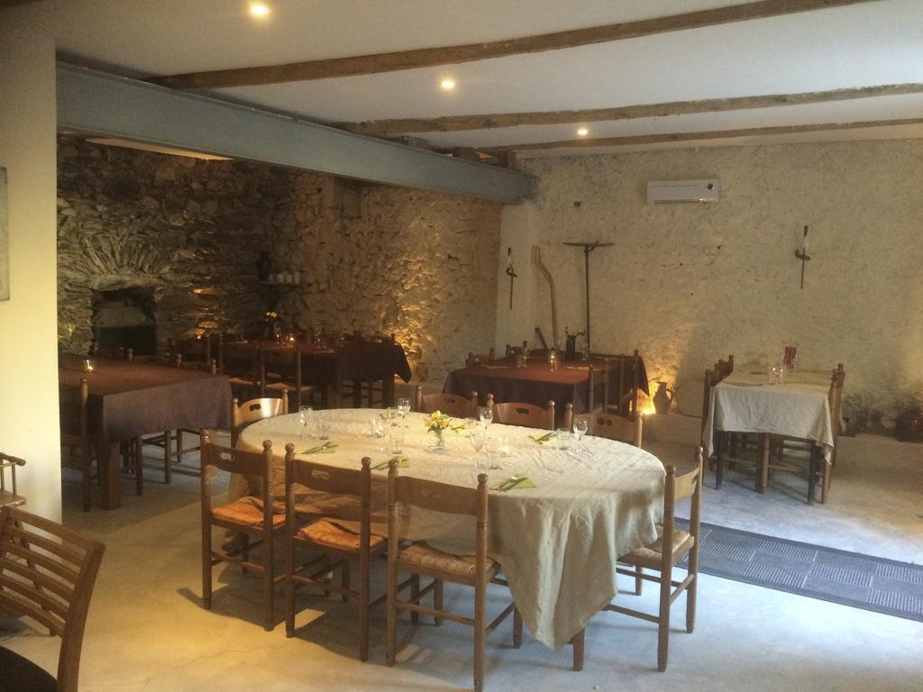 فندق Chez Les Amis Saint-Nazaire-de-Ladarez المظهر الخارجي الصورة