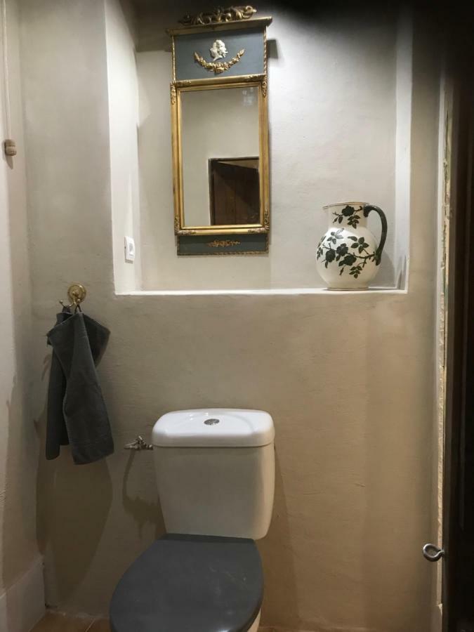 فندق Chez Les Amis Saint-Nazaire-de-Ladarez المظهر الخارجي الصورة