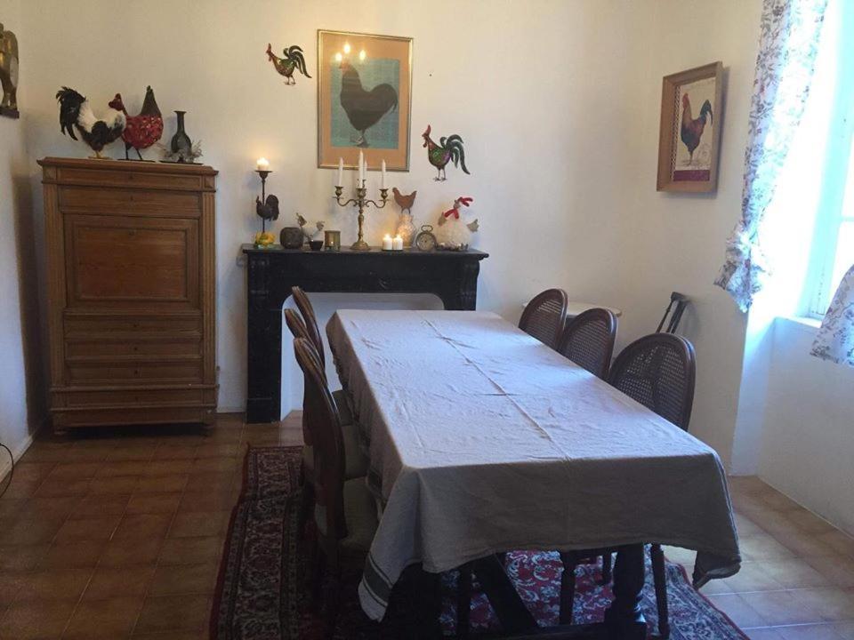 فندق Chez Les Amis Saint-Nazaire-de-Ladarez المظهر الخارجي الصورة